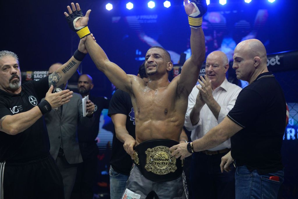 JUNGLE FIGHT 123: MARCELO MEDEIROS NOCAUTEIA LUCAS CAMPOS E CONQUISTA O CINTURÃO INTERINO DOS PESOS&nbsp;LEVES